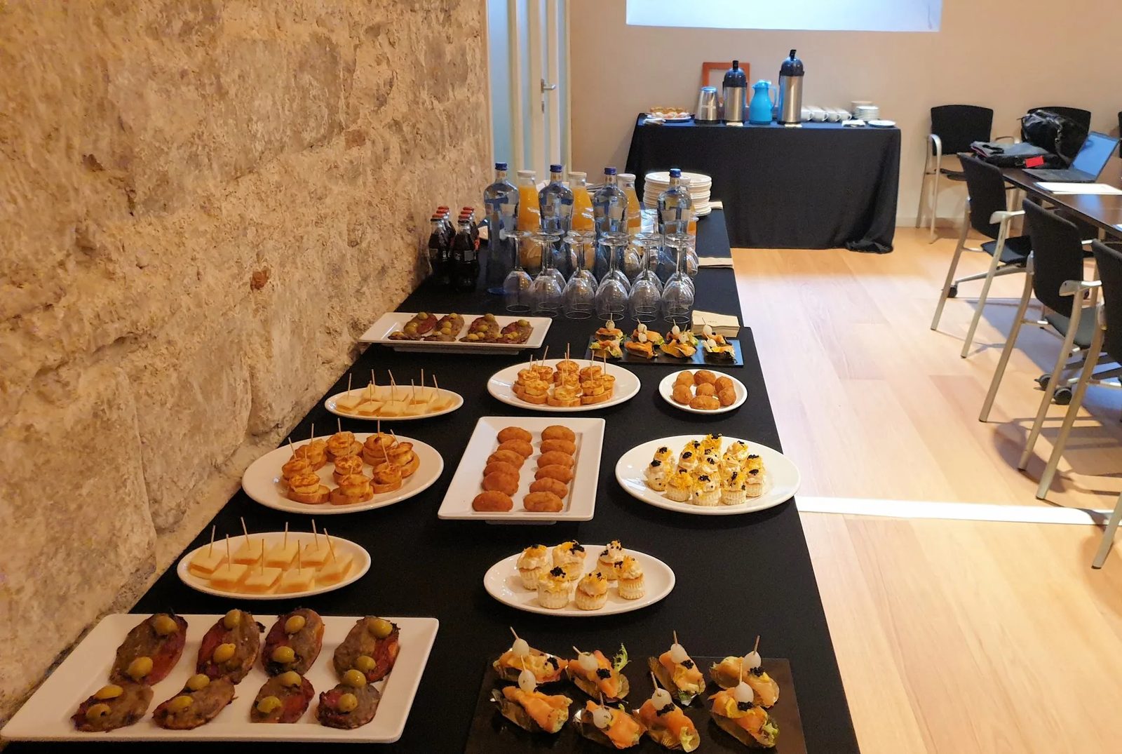 Aperitivo self-service planares Generalitat - Palacio de la Generalidad de Cataluña